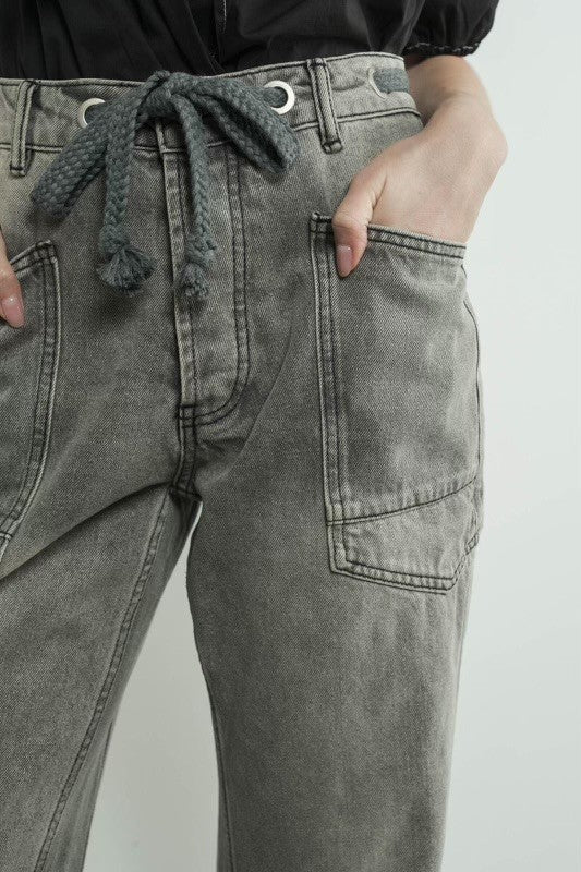 GREY SHORT CARGO JEANS